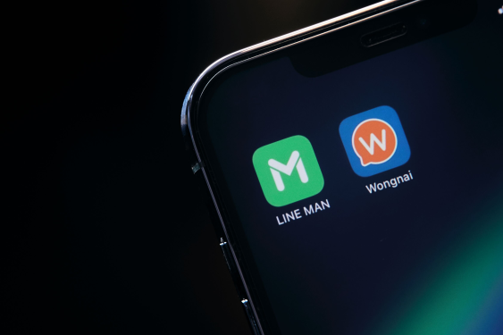 Logos of the Line Man and Wongnai apps on a smartphone display